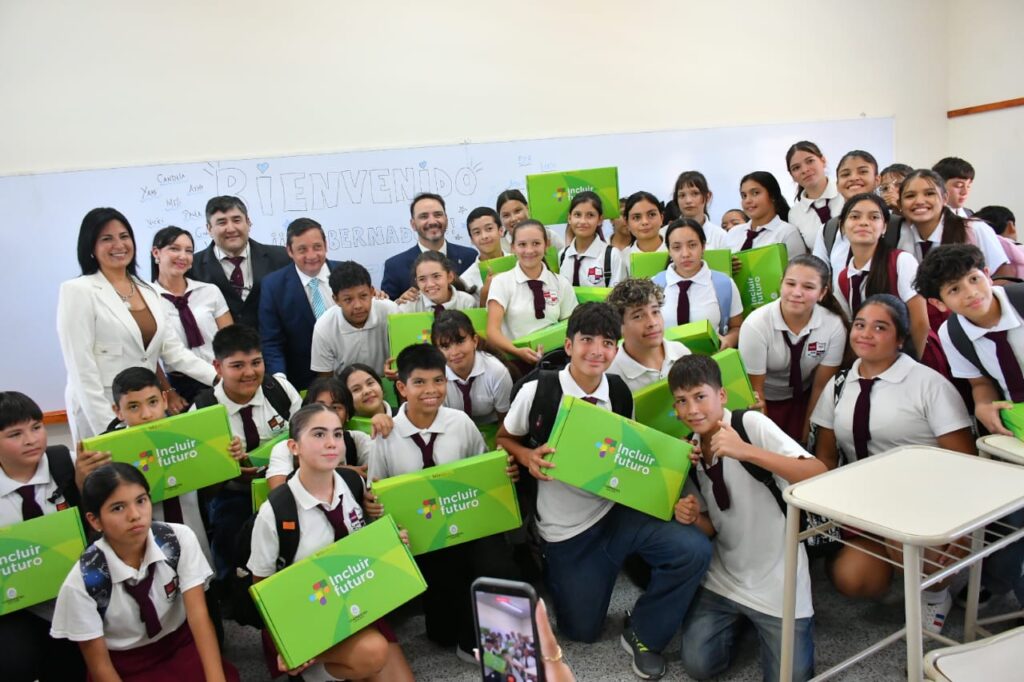 Con nuevo edificio y entrega de notebooks, inició el ciclo lectivo en Corrientes