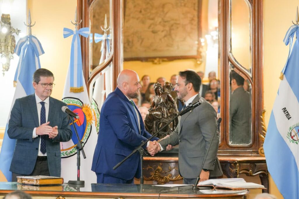 El gobernador Juan Pablo Valdés puso en funciones al nuevo ministro de Hacienda y Finanzas de la Provincia