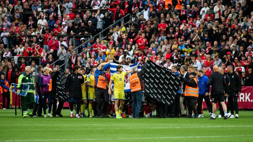 Susto mundial: Christian Eriksen volvió a desplomarse en un partido