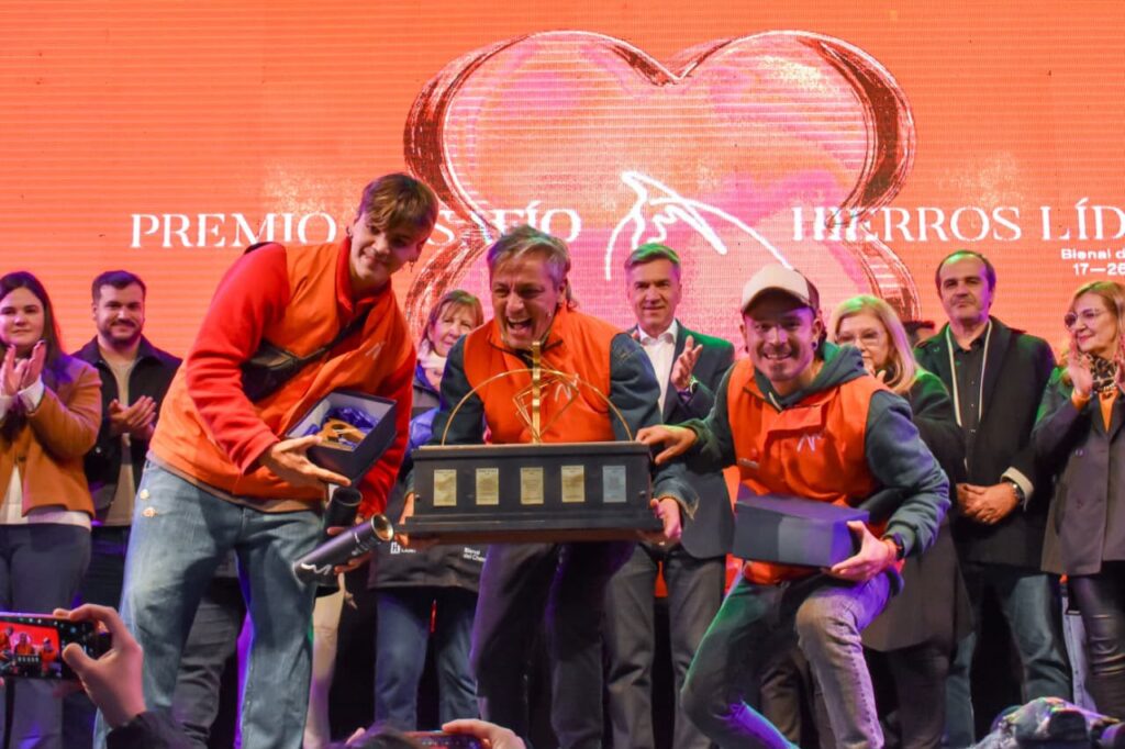 Emoción y esfuerzo maratónico: El Premio Desafío “Hierros Líder” definió a sus ganadores en la Bienal 2026
