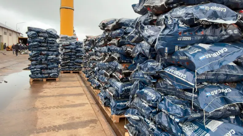 De Chaco al mundo: el Puerto de Barranqueras exportó 16 toneladas de carbón vegetal a Noruega