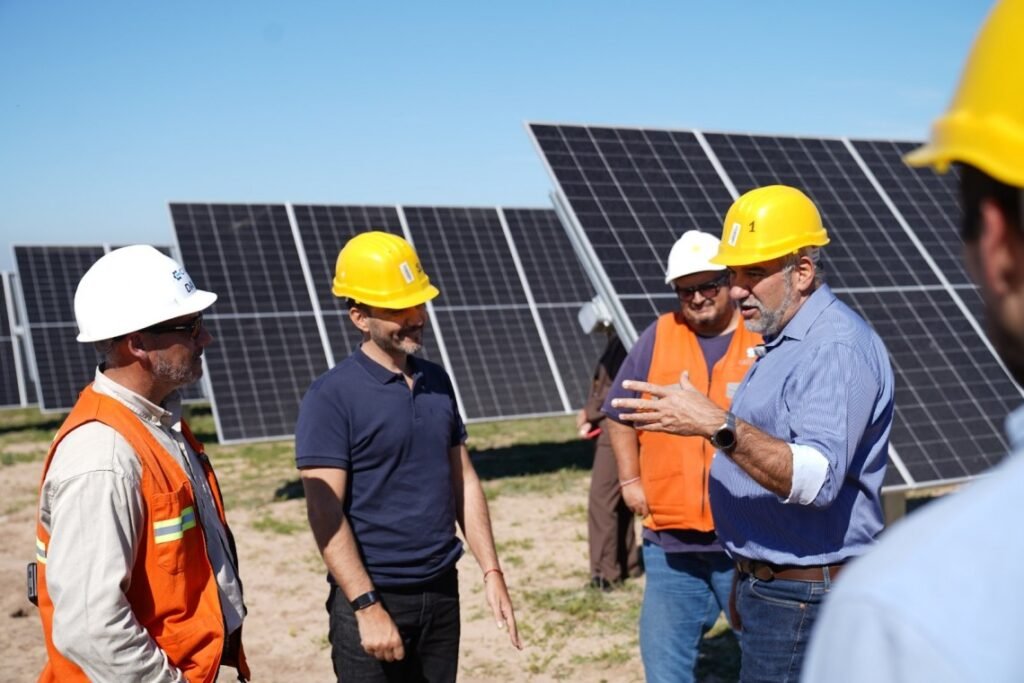 Valdés y Polich visitaron el Parque Solar de Santa Catalina: la obra ya supera el 60% de avance