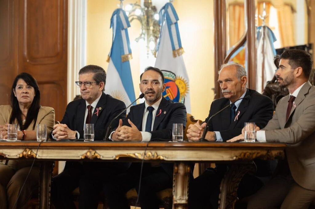 Valdés presentó Primeros Latidos, un programa de acompañamiento y seguimiento integral para embarazadas y recién nacidos