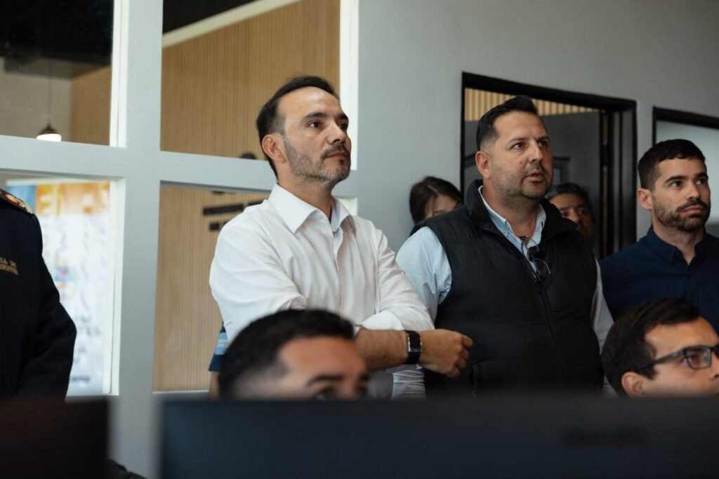 Valdés supervisó el funcionamiento del Comando Operativo de Emergencias